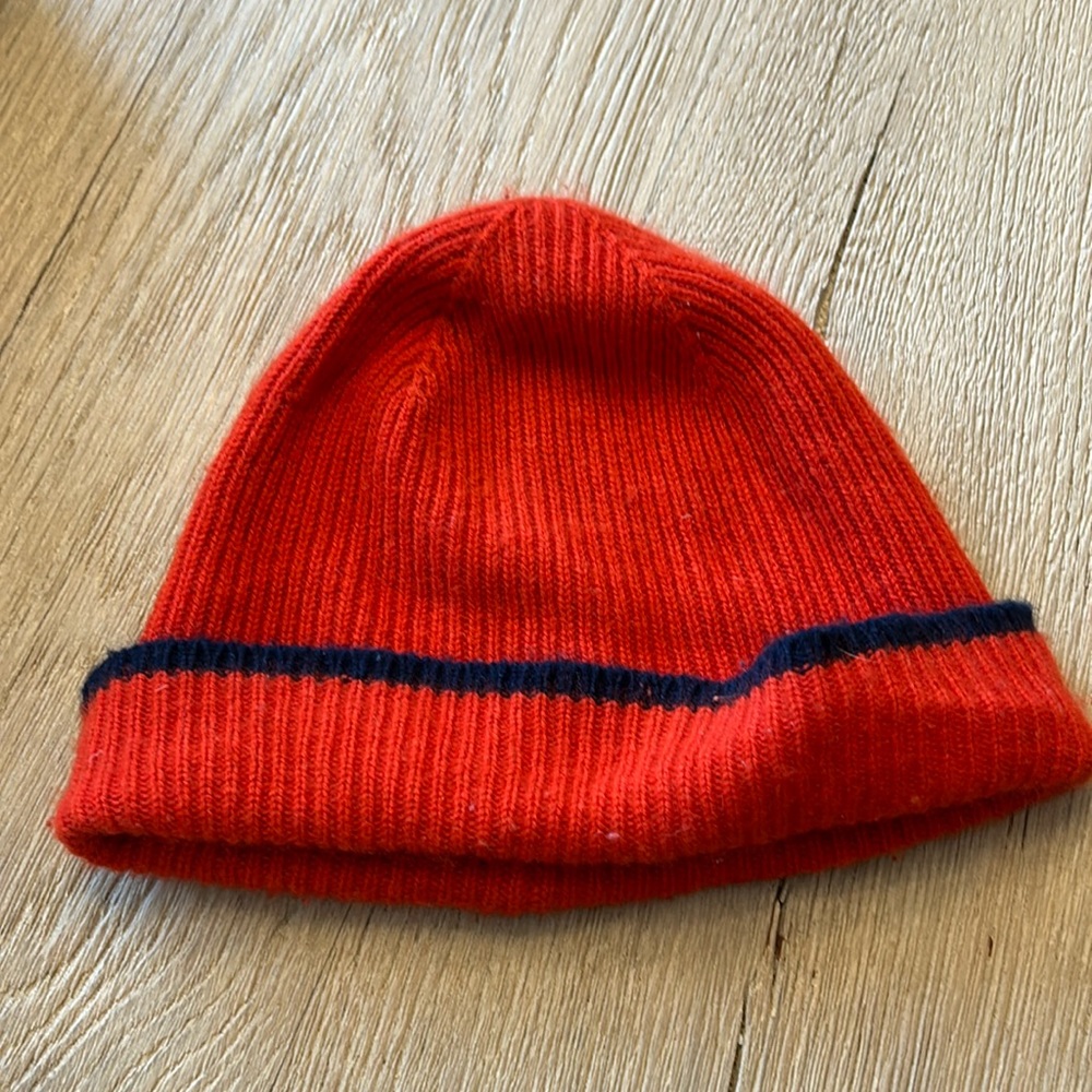 Crewcuts cashmere hat. I would say fits ages 4-6